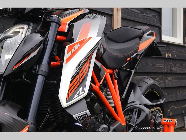 ktm - 1290-super-duke-r