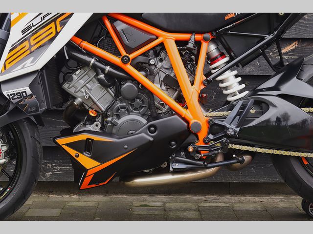 ktm - 1290-super-duke-r