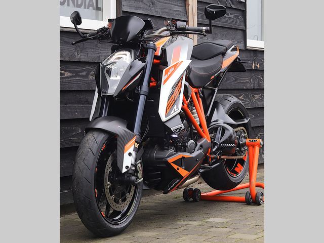 ktm - 1290-super-duke-r