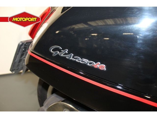 vespa - gts-250