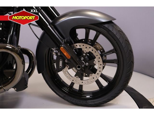 bmw - r-18-rocktane