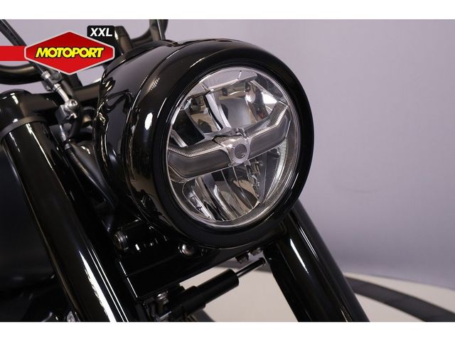 bmw - r-18-rocktane