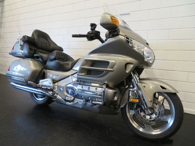 honda - gl-1800-goldwing