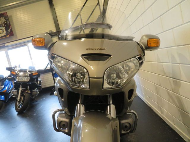 honda - gl-1800-goldwing