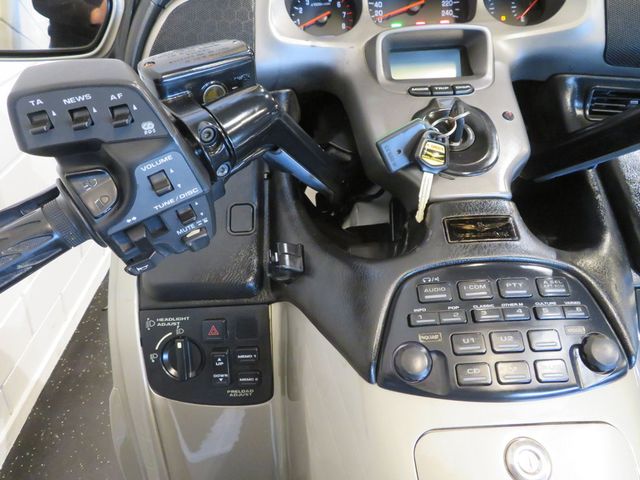 honda - gl-1800-goldwing