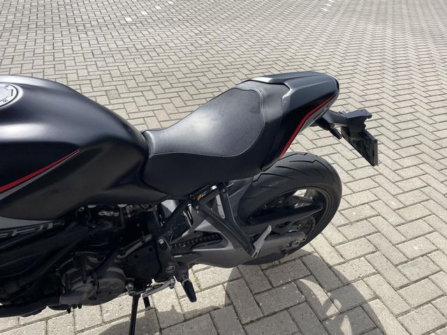 ducati - monster-821-stealth