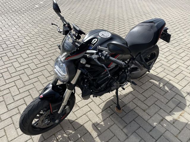 ducati - monster-821-stealth