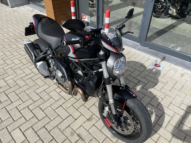 ducati - monster-821-stealth