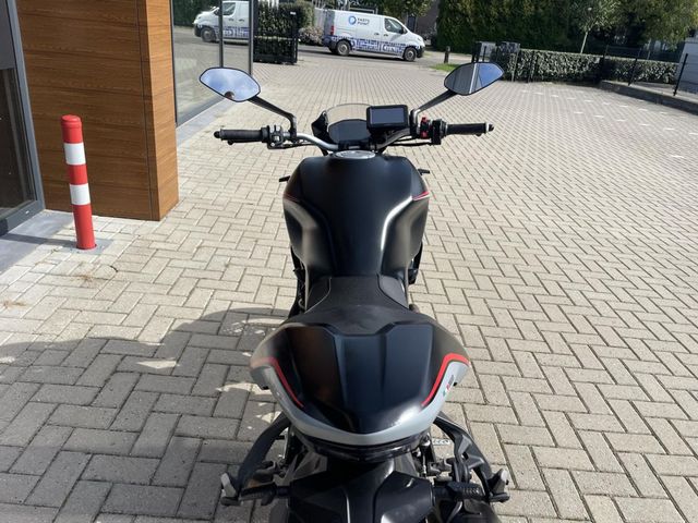 ducati - monster-821-stealth