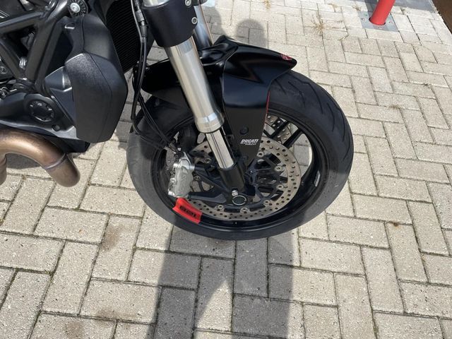 ducati - monster-821-stealth