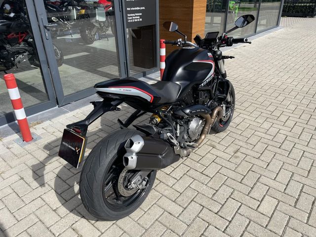 ducati - monster-821-stealth