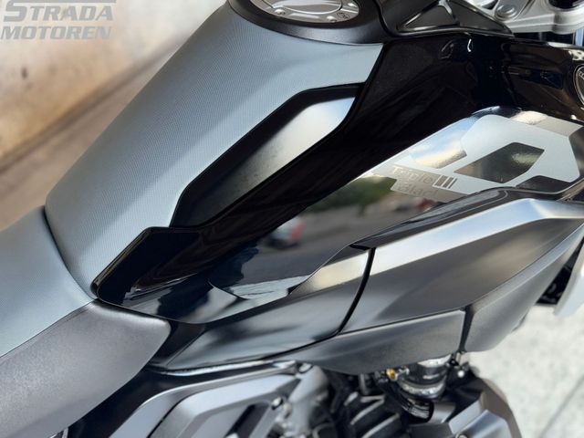 bmw - r-1300-gs-triple-black