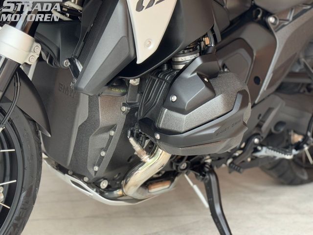 bmw - r-1300-gs-triple-black