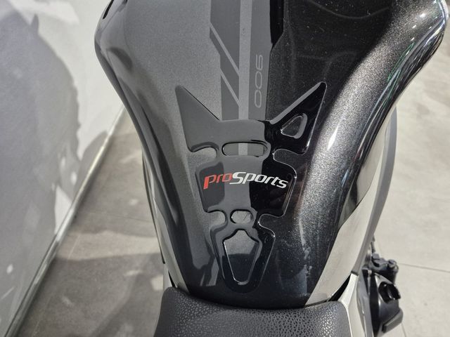 kawasaki - z900