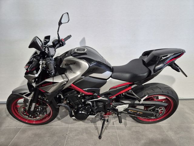 kawasaki - z900