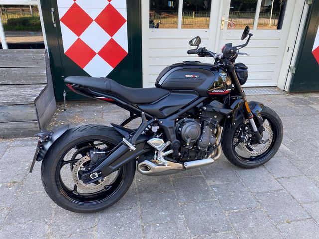 triumph - trident-660