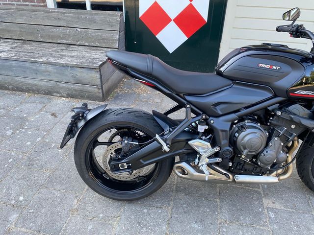 triumph - trident-660