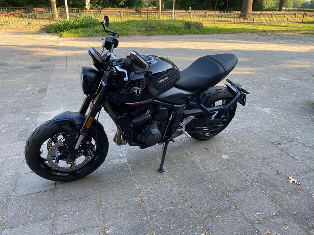 triumph - trident-660