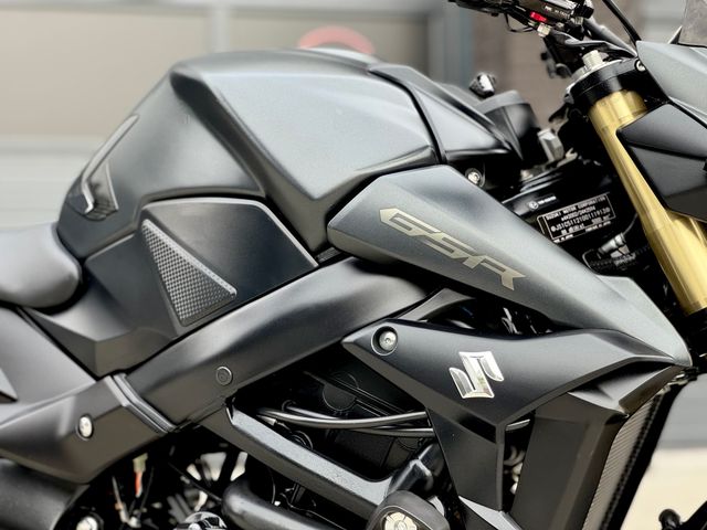 suzuki - gsr-750
