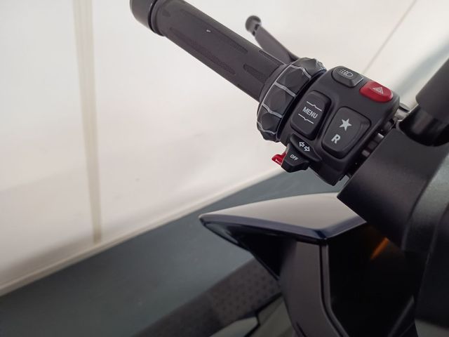 bmw - ce-04