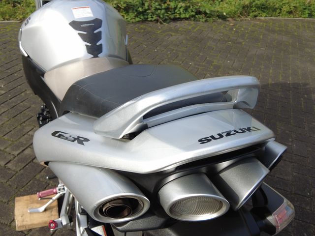 suzuki - gsr-600