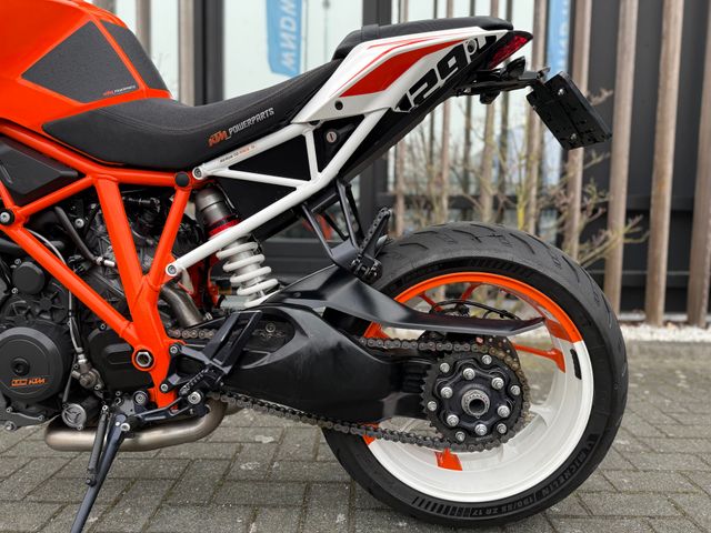 ktm - 1290-super-duke-r