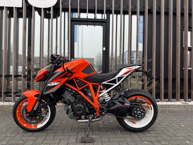 ktm - 1290-super-duke-r