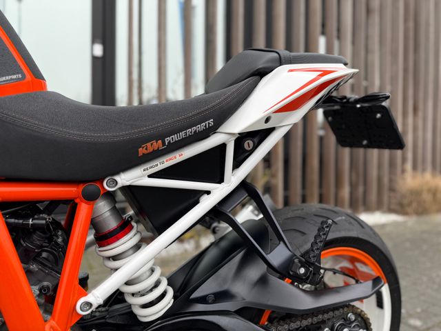 ktm - 1290-super-duke-r