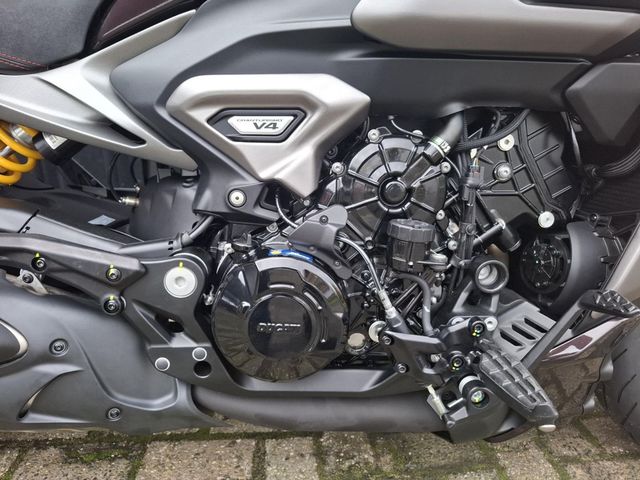 ducati - diavel-v4