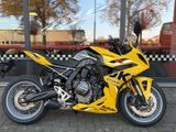SUZUKI GSX-8R
