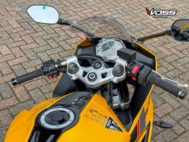 triumph - daytona-660