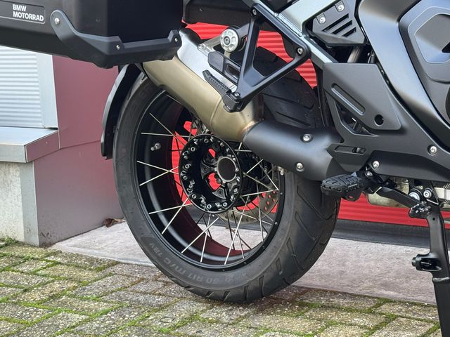 bmw - r-1300-gs-adventure-triple-black