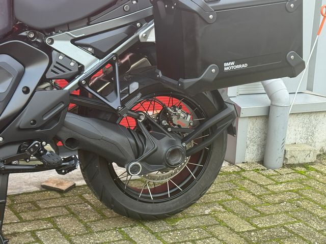 bmw - r-1300-gs-adventure-triple-black