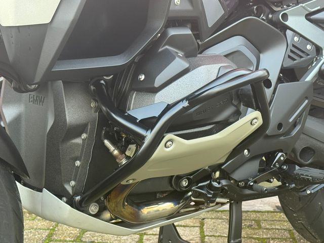 bmw - r-1300-gs-adventure-triple-black