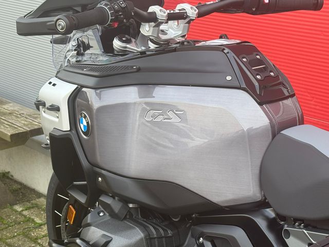 bmw - r-1300-gs-adventure-triple-black