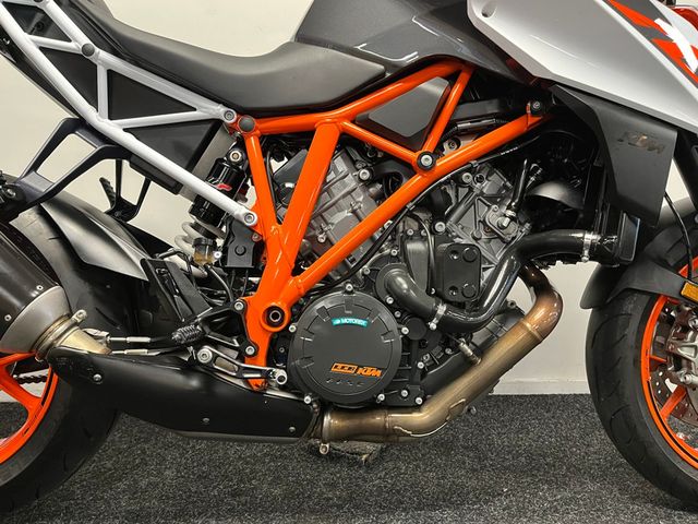 ktm - 1290-super-duke-r