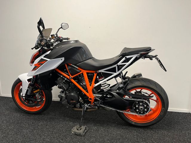 ktm - 1290-super-duke-r