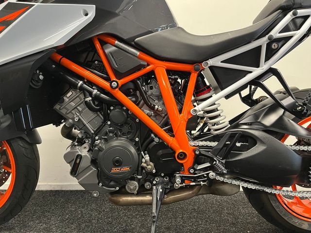ktm - 1290-super-duke-r
