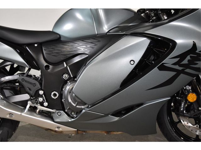 suzuki - gsx-r-1300-hayabusa