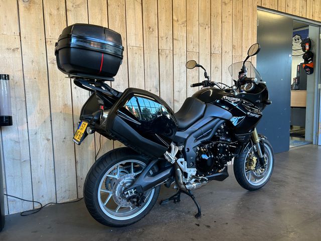 triumph - tiger-1050