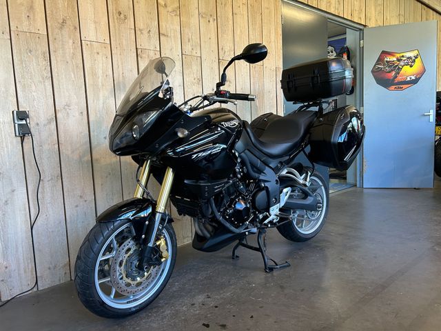 triumph - tiger-1050