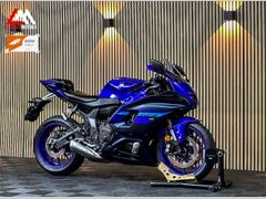 YAMAHA R7