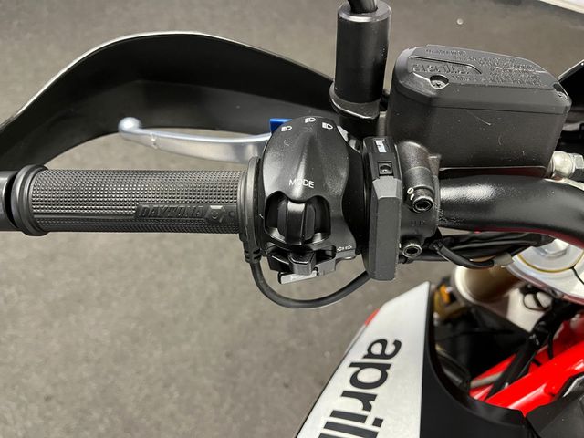 aprilia - dorsoduro-900