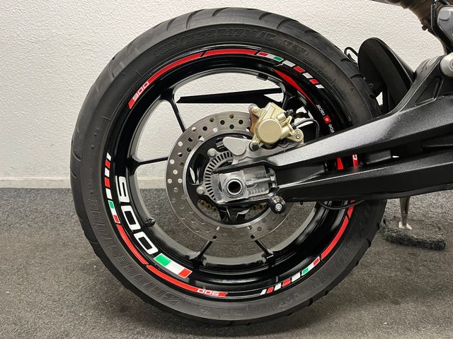 aprilia - dorsoduro-900