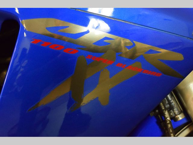 honda - cbr-1100--xx-super-blackbird