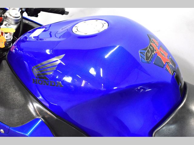 honda - cbr-1100--xx-super-blackbird