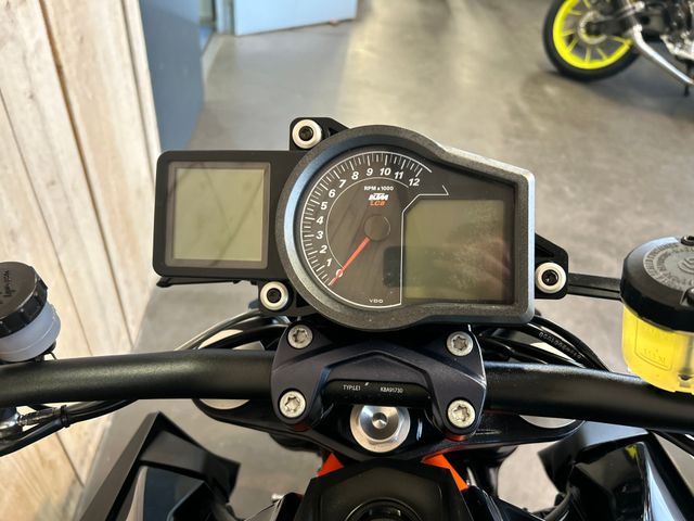 ktm - 1290-super-duke-r