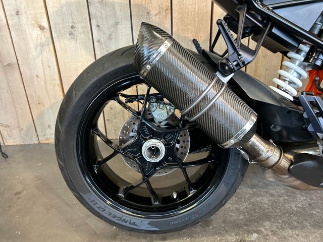 ktm - 1290-super-duke-r