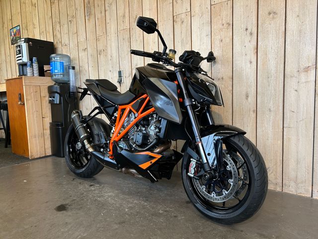 ktm - 1290-super-duke-r