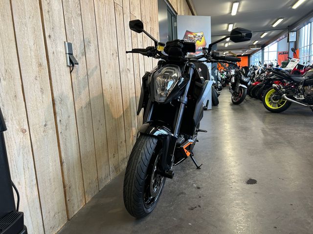 ktm - 1290-super-duke-r